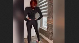 Takkesi yedim köle kalmak istiyorum ayaklarını oynatıyorum