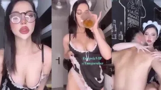 Farklı pozisyonlarda çıplak bir kadın kardeşin seks yaptığını gördü