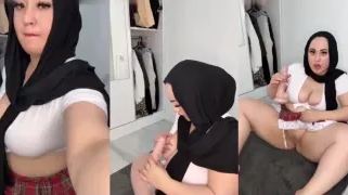 Türbanlı Şişman Kadın Hazal Kılınç Dildolarla Sıkıyor