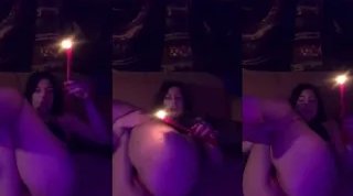 Nadeleine kalçalarına bacaklarına mum damlatıyor