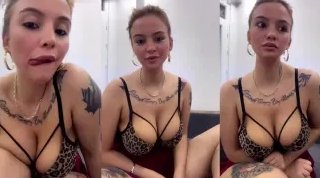 Sütyenli güzel bayan uzun süren yayınını izlemek