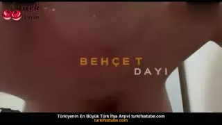 Çok seksi bayan, üvey kardeşini kandırarak arkadan içeri girmeye ikna ediyor