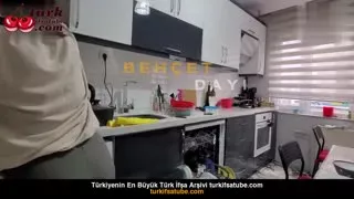 Zeynep Tümbek'in Çıplak üvey kardeşi Katılımcısı 10. Youtuber Videoyu Gösteriyor