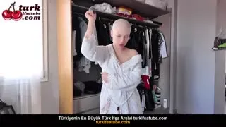 Jüpiter Kafa Kel'in Çıplak Vücudunu Gösterdi