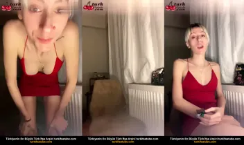 Paris'te Sakso Yaparak Çıplak Bayan