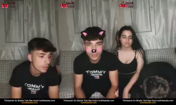 Canlı Yayında 2 Kız 1 Çıplak Yankesici